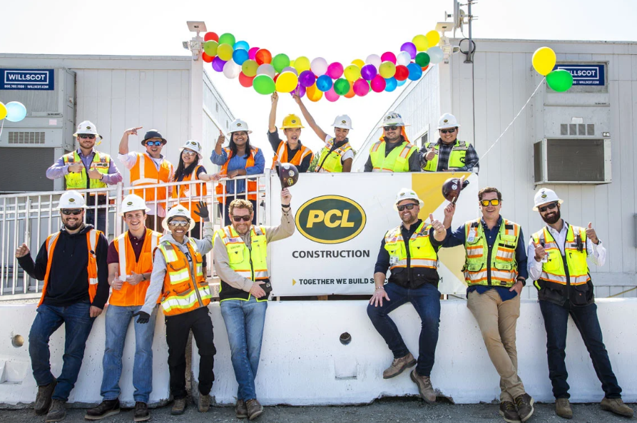 Employees_of_PCL_Construction4.png